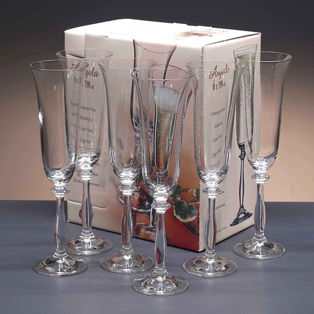 Juego de 18 copas de cristal para champán - Colección ANGELA.