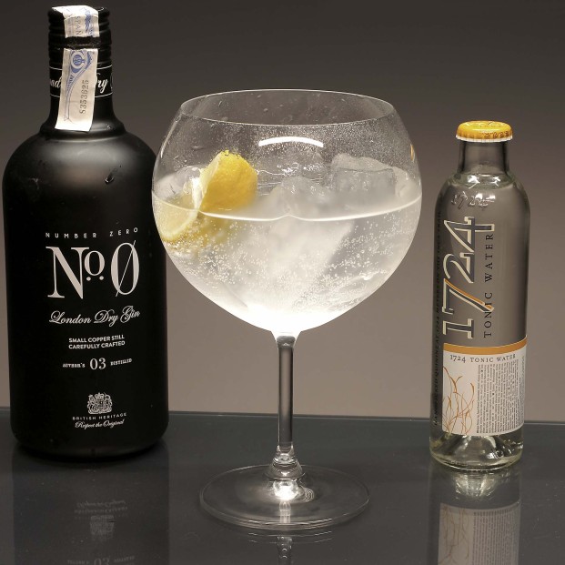 Set de 4 copas de cristal para gin tonic+bandeja de madera color wenge ovalada - Colección GIN TONIC.