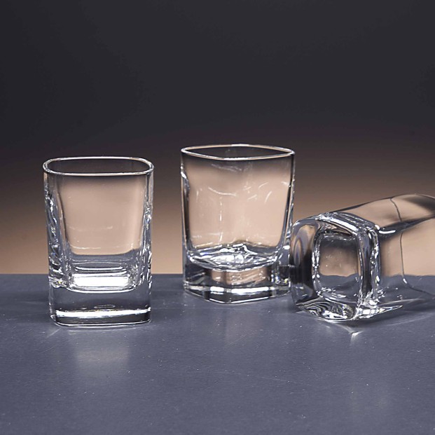 Juego de 6 vasos de cristal para chupitos de licor o whisky - Colección STRAUSS.